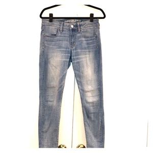 American Eagle size 8 stretchy light blue jeans